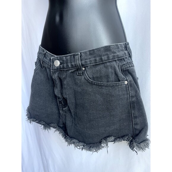 Saint Wish Cropped Cut Off Jean Shorts Black Size 28 Frayed Hem Closet Staple - Picture 2 of 10